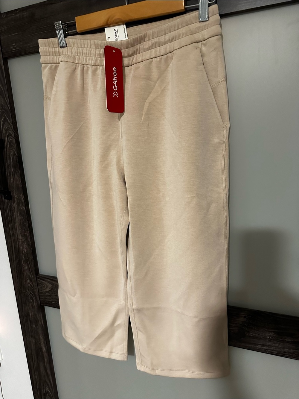 G4Free Women's Cream Pull-On Capris with Elastic Waist with shock cord